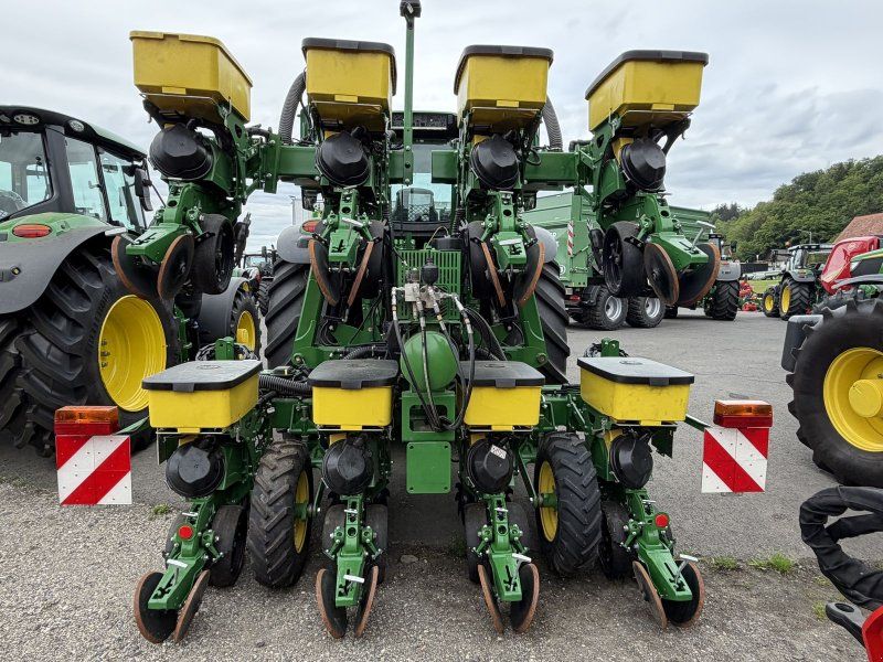 John Deere Planter 1725