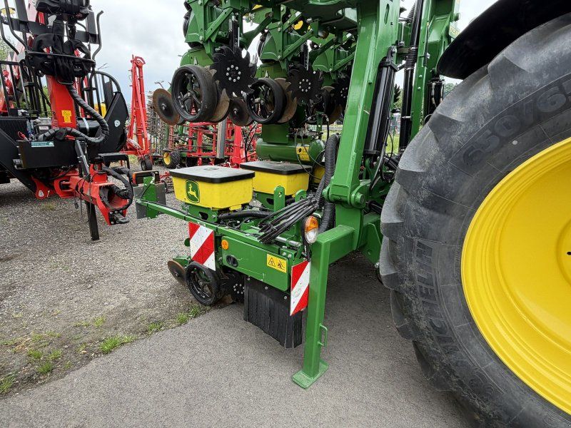 John Deere Planter 1725