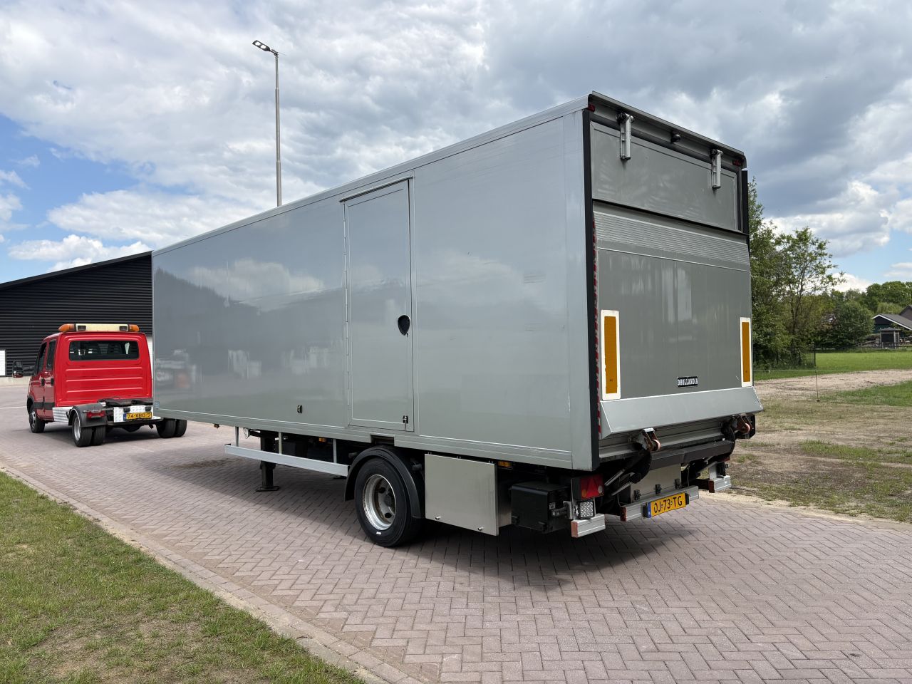 Be oplegger 8 TON VAN DEN OEVER met laadklep 750 kg