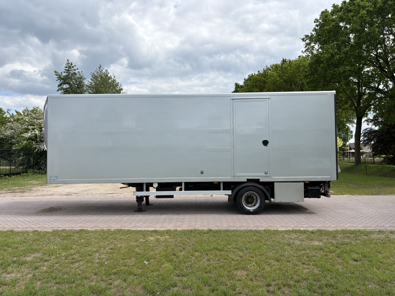 Be oplegger 8 TON VAN DEN OEVER met laadklep 750 kg