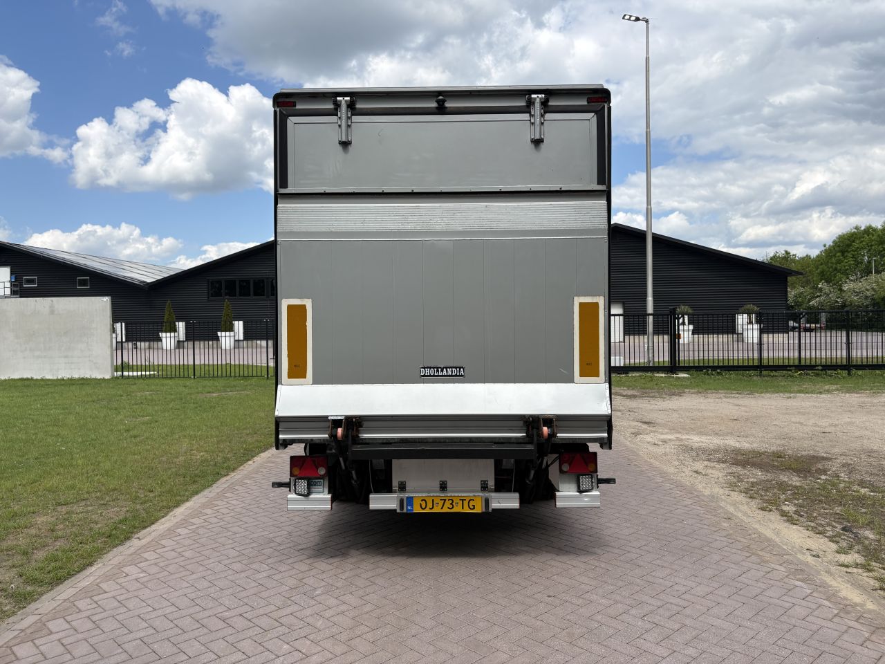 Be oplegger 8 TON VAN DEN OEVER met laadklep 750 kg