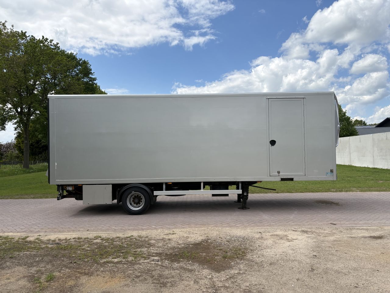 Be oplegger 8 TON VAN DEN OEVER met laadklep 750 kg