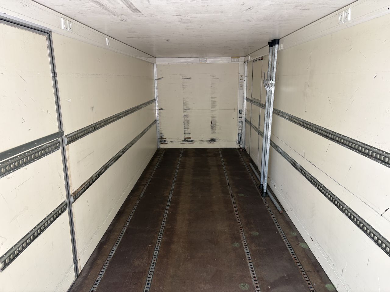 Be oplegger 8 TON VAN DEN OEVER met laadklep 750 kg