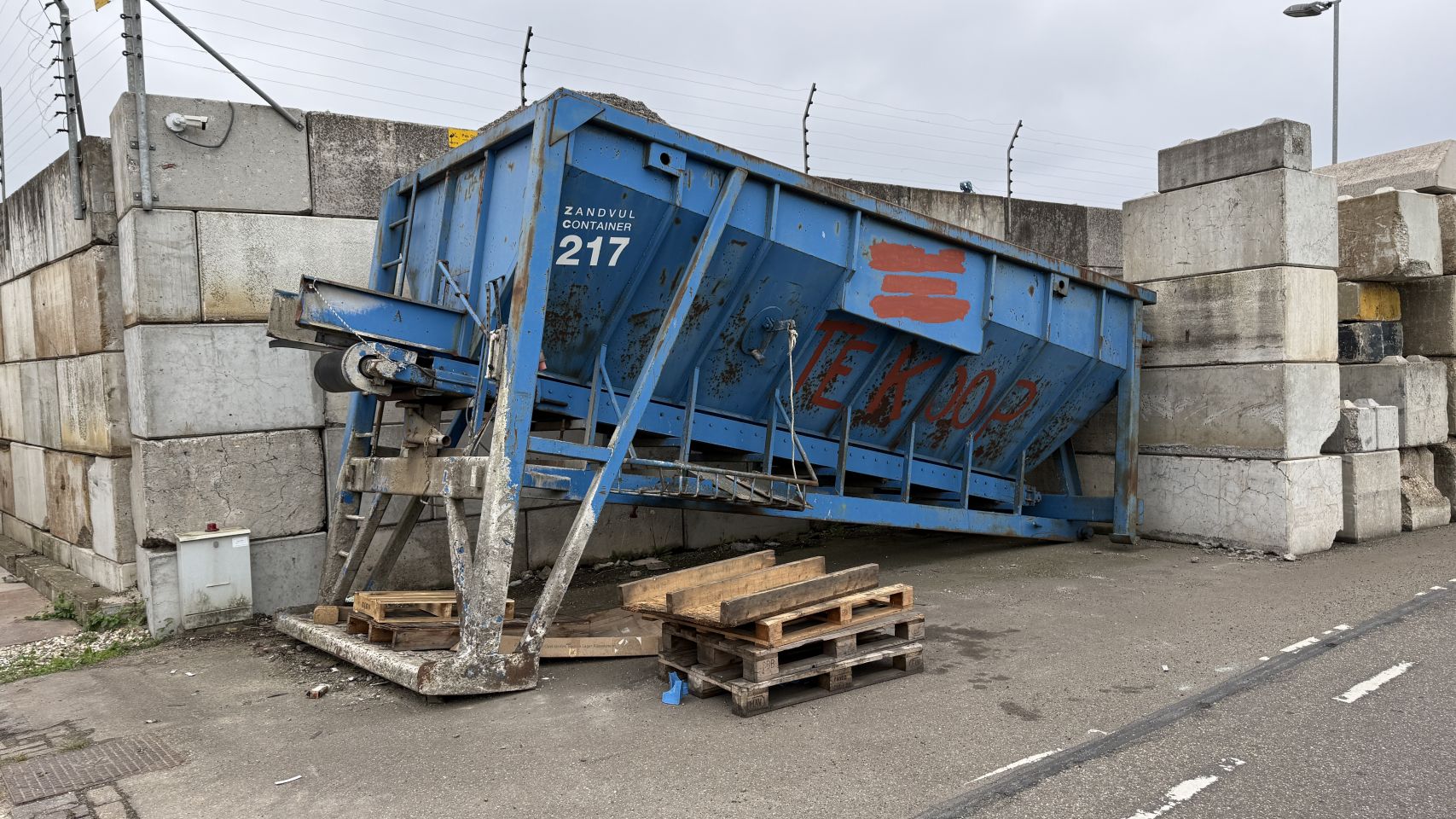 Stortbunker/ voorraadbunker/ doseerbunker / Zandvul Haakarm
