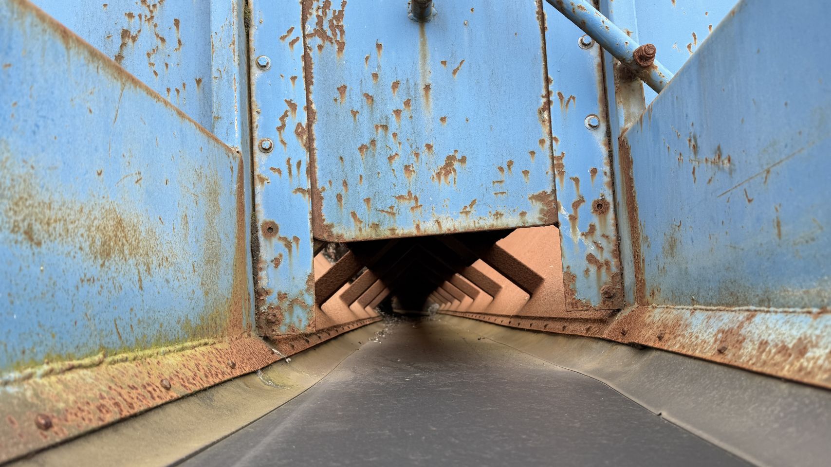Stortbunker/ voorraadbunker/ doseerbunker / Zandvul Haakarm