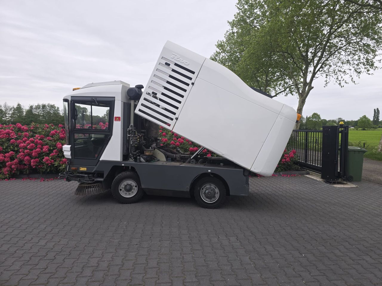 Te Koop Ravo 530 Veegzuigwagen met kenteken