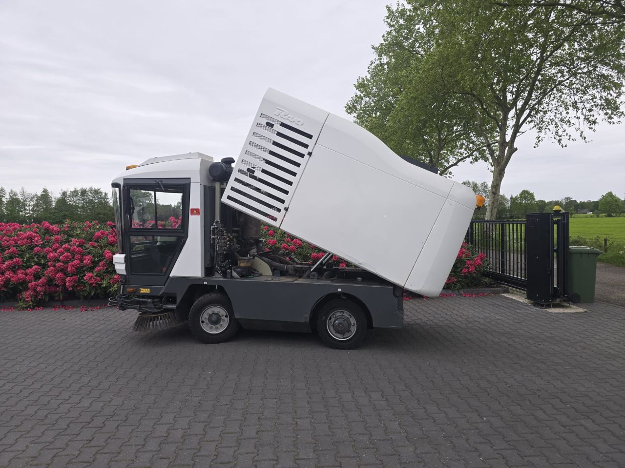 Te Koop Ravo 530 Veegzuigwagen met kenteken