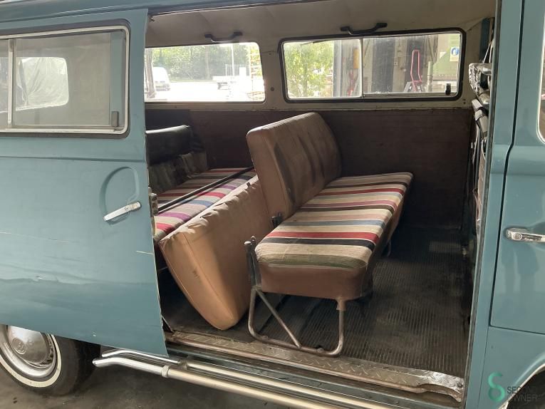 Car's Volkswagen T2 1975