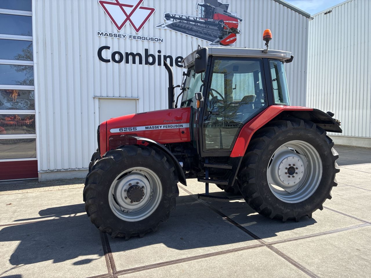 Massey Ferguson 6255