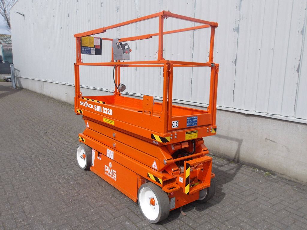 Schaarhoogwerker SkyJack SJ3220 8.09m Elektrisch 2015