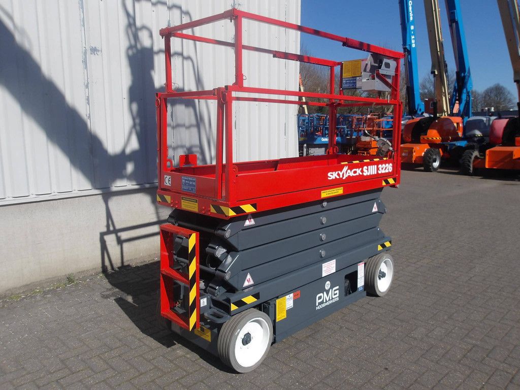 Skyjack SJ3226 Scissor Lift 9.92m Electric 2017