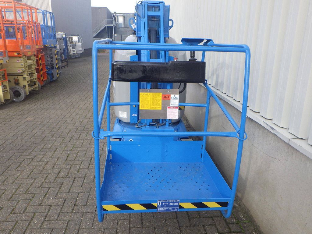 Genie GR-26J 9.90m Electric Mast Lift 2014