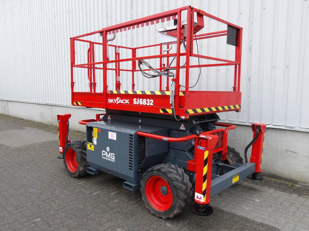 Skyjack SJ6832RT Scissor Lift 11.75m Diesel 2015