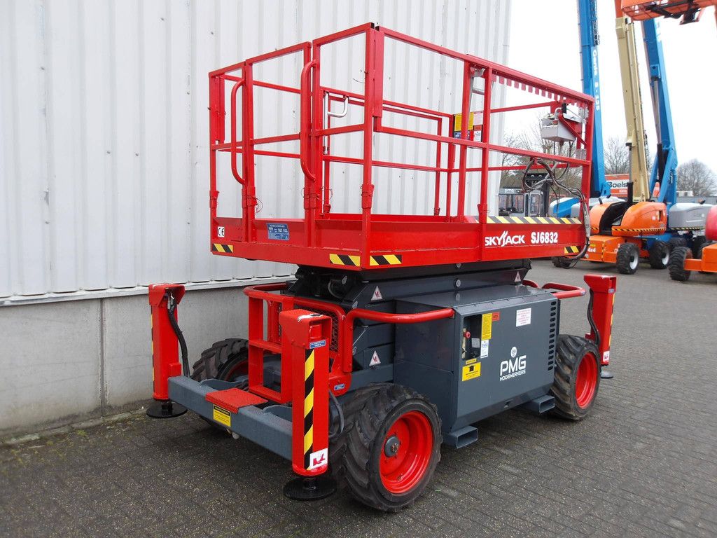 Skyjack SJ6832RT Scissor Lift 11.75m Diesel 2015