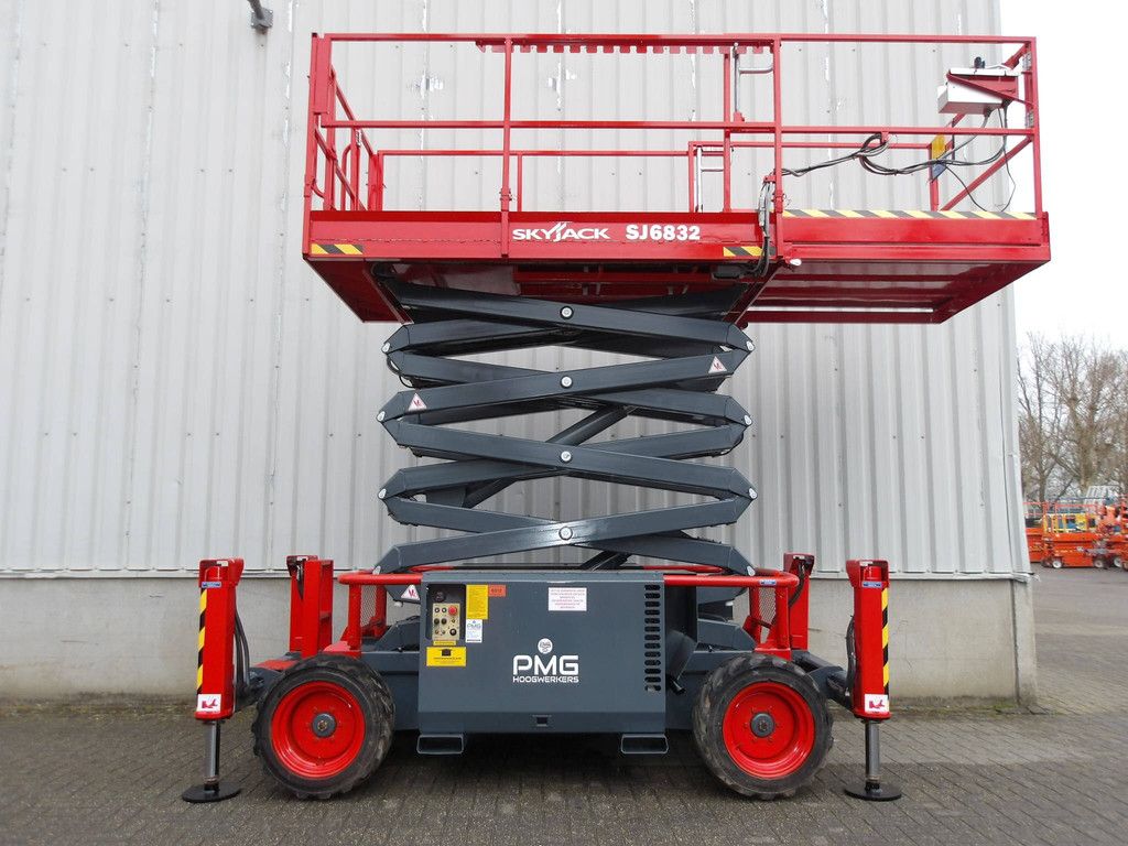 Skyjack SJ6832RT Scissor Lift 11.75m Diesel 2015