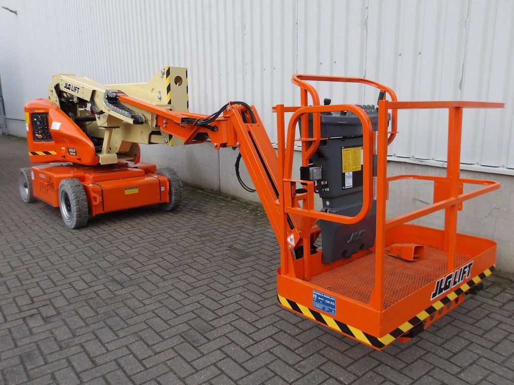 Articulated boom lift JLG E400AJPN 14.16m Electric 2011