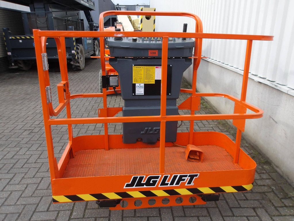 Articulated boom lift JLG E400AJPN 14.16m Electric 2011
