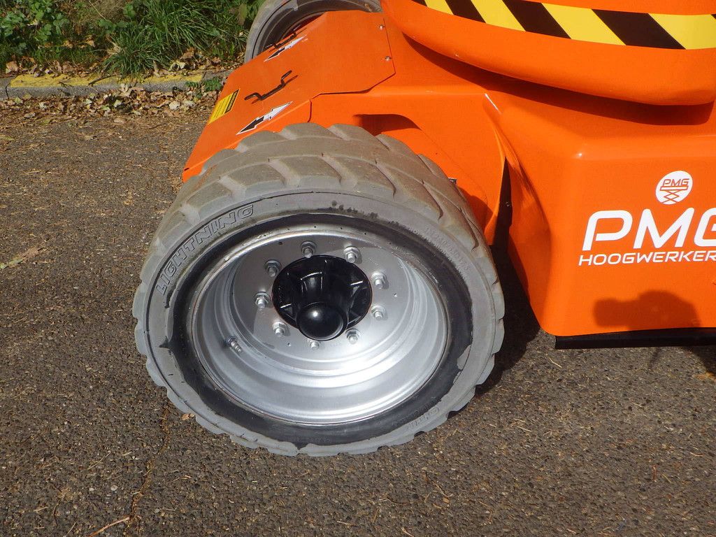JLG E450AJ Articulated Boom Lift 15.72m Electric 2011