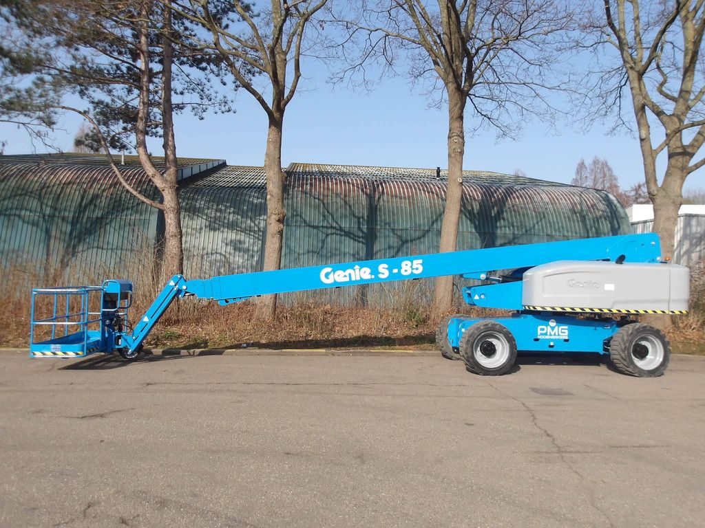 Telescopic boom lift Genie S-85 27.91m Diesel 2012