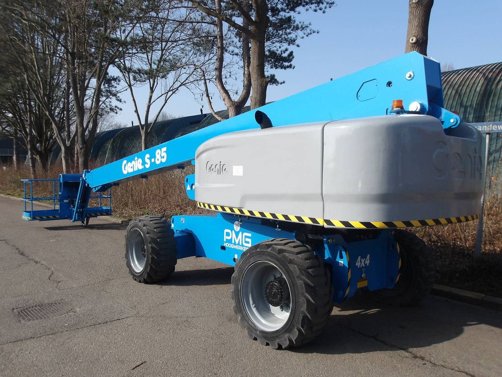 Telescopic boom lift Genie S-85 27.91m Diesel 2012