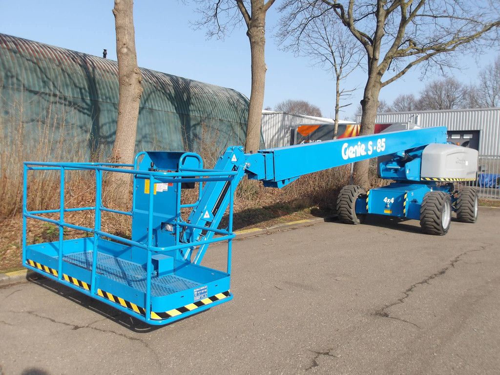 Telescopic boom lift Genie S-85 27.91m Diesel 2012