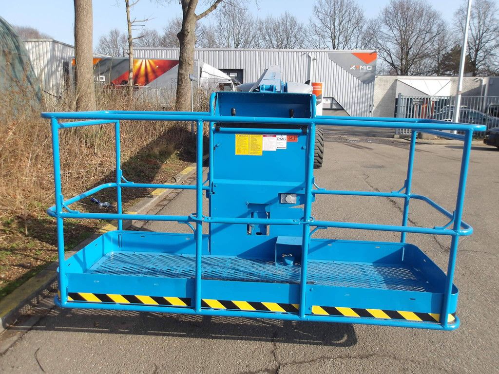 Telescopic boom lift Genie S-85 27.91m Diesel 2012