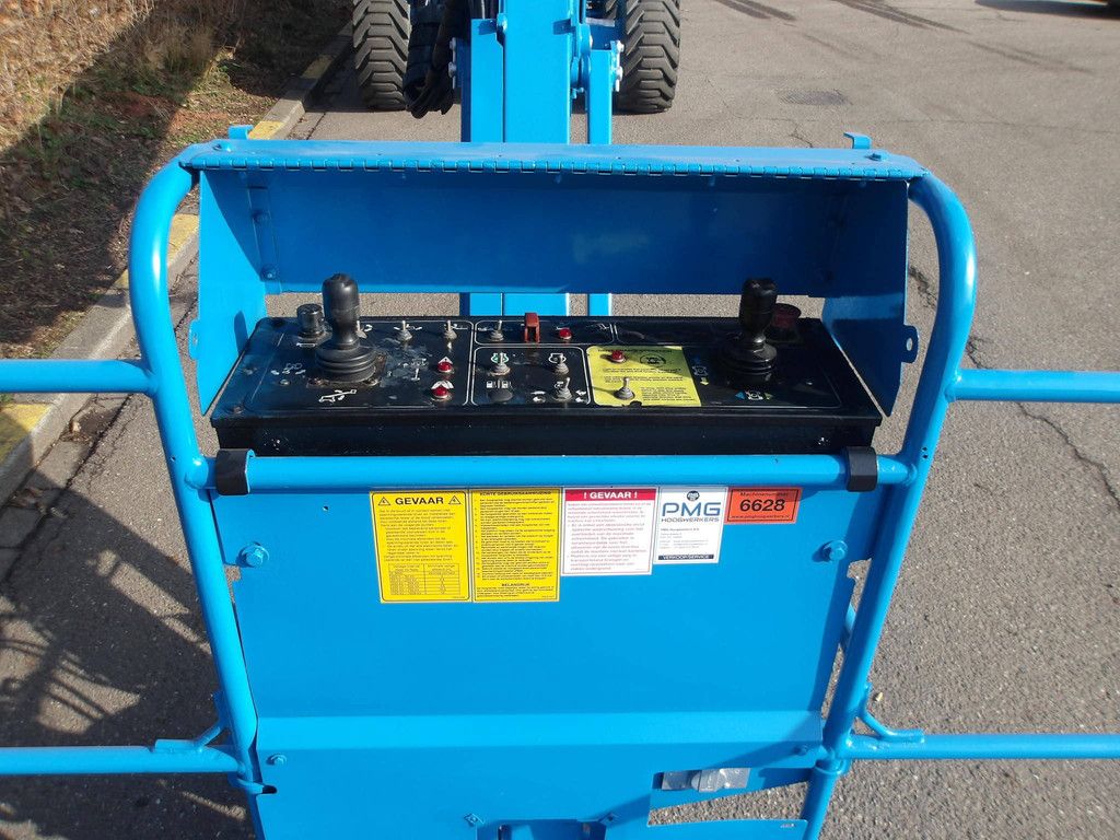 Telescopic boom lift Genie S-85 27.91m Diesel 2012