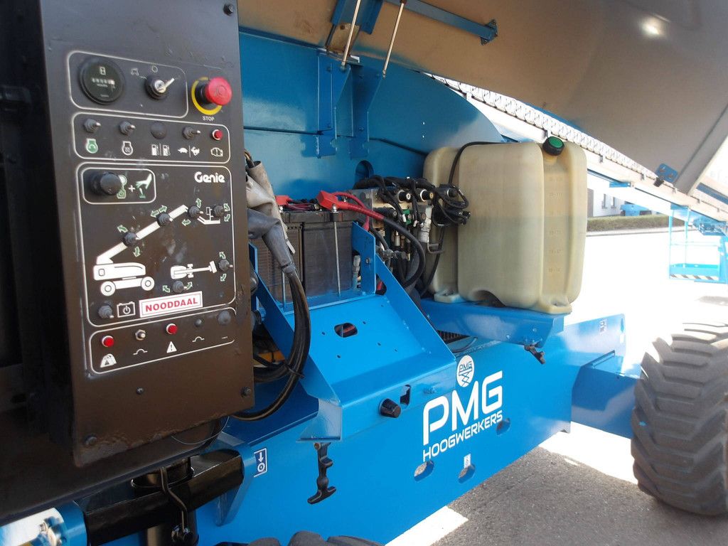 Telescopic boom lift Genie S-85 27.91m Diesel 2012