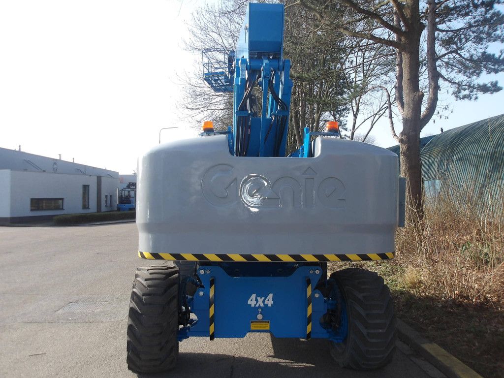 Telescopic boom lift Genie S-85 27.91m Diesel 2012