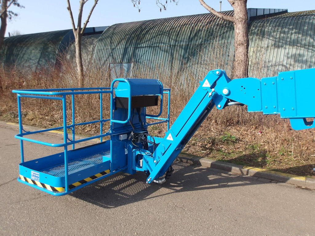 Telescopic boom lift Genie S-85 27.91m Diesel 2012