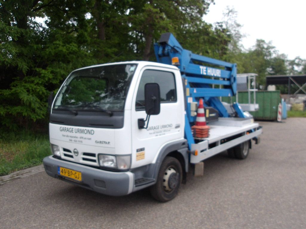 Autohoogwerker Nissan Cabstar Diesel 17.8m 2004