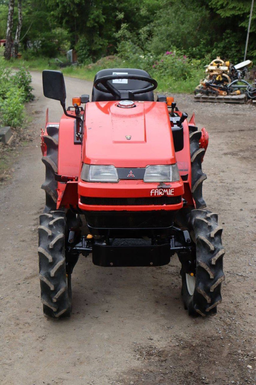 Mitsubishi MT155 Diesel-Minitraktor, 15 PS, mit Grubber