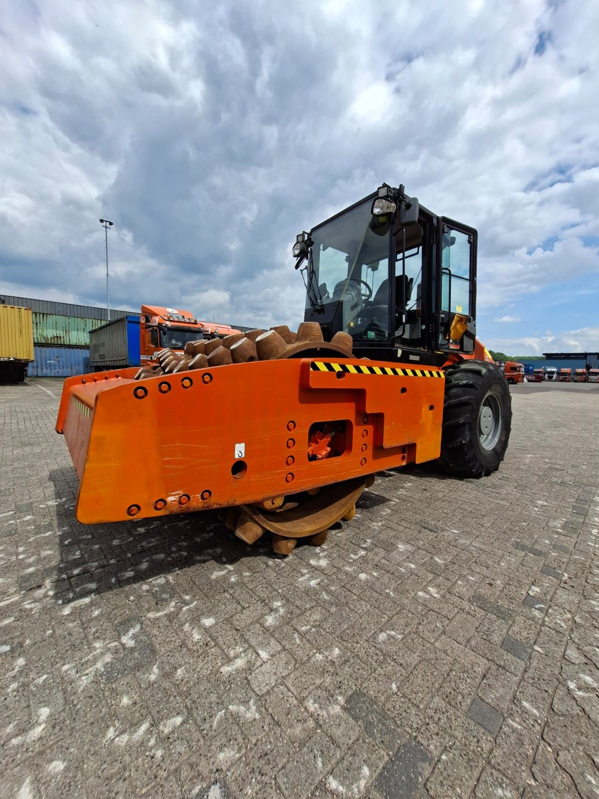 Caterpillar CP76 Single Drum Roller