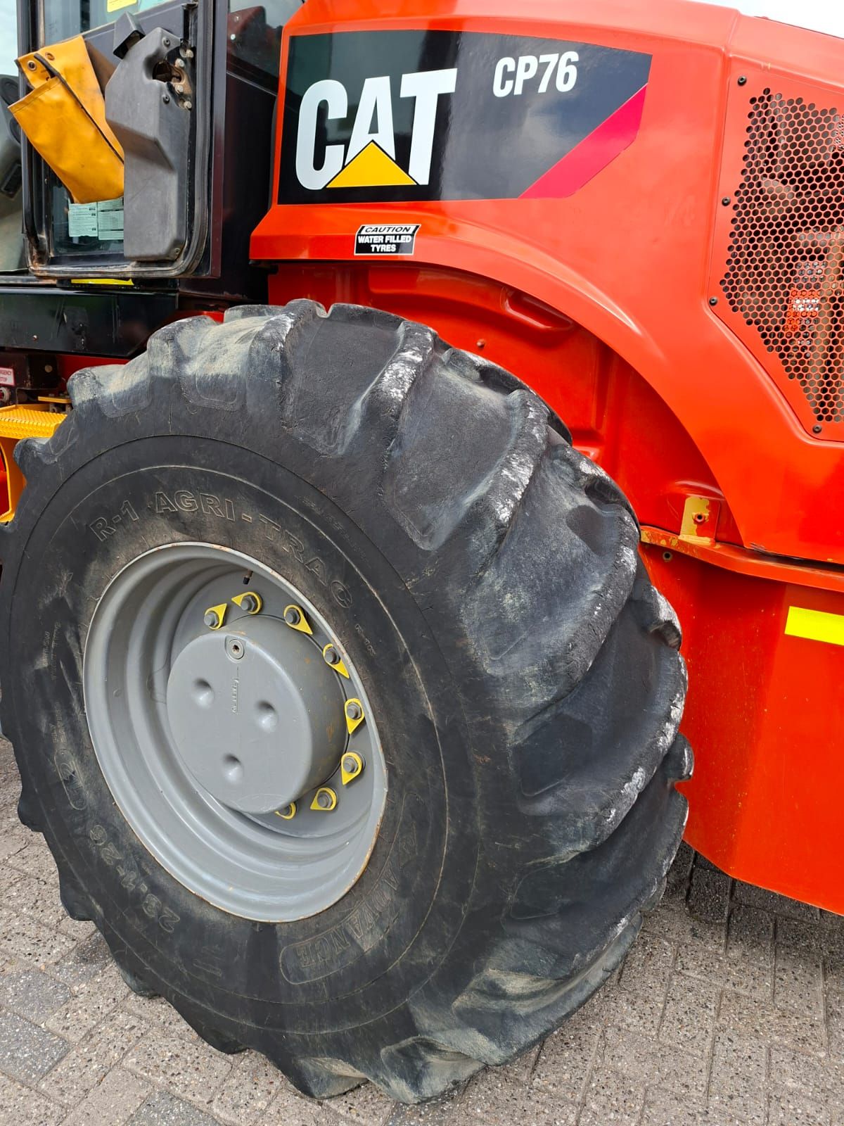 Caterpillar CP76 Single Drum Roller