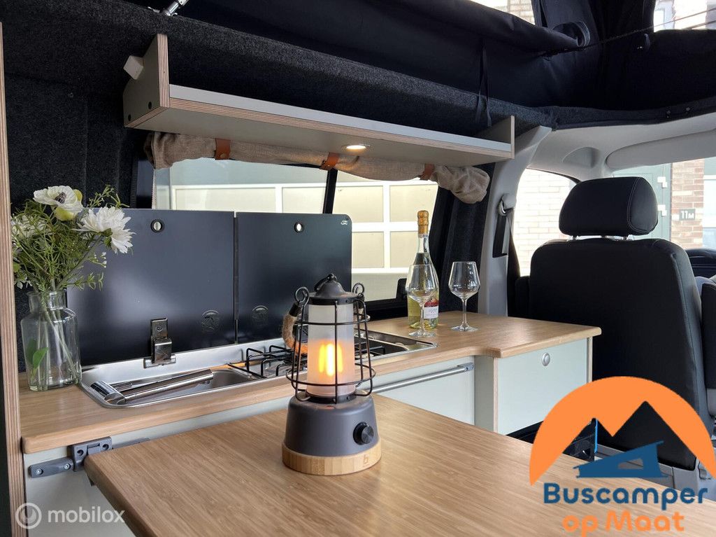 Volkswagen T6.1 buscamper Florida L1H1 2021 two-tone