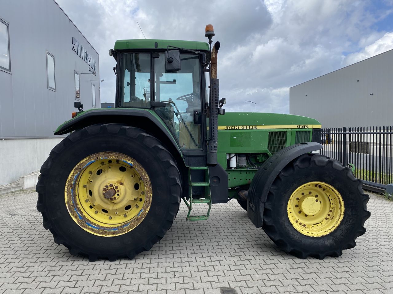 John Deere 7810
