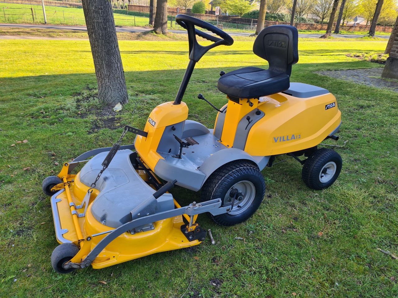 Stiga Villa frontmaaier mulch mulchmaaier zitmaaier.