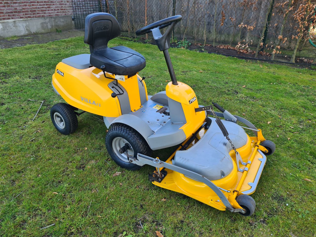 Stiga Villa frontmaaier mulch mulchmaaier zitmaaier.