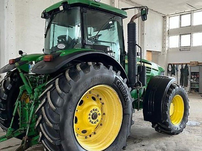 John Deere 7920