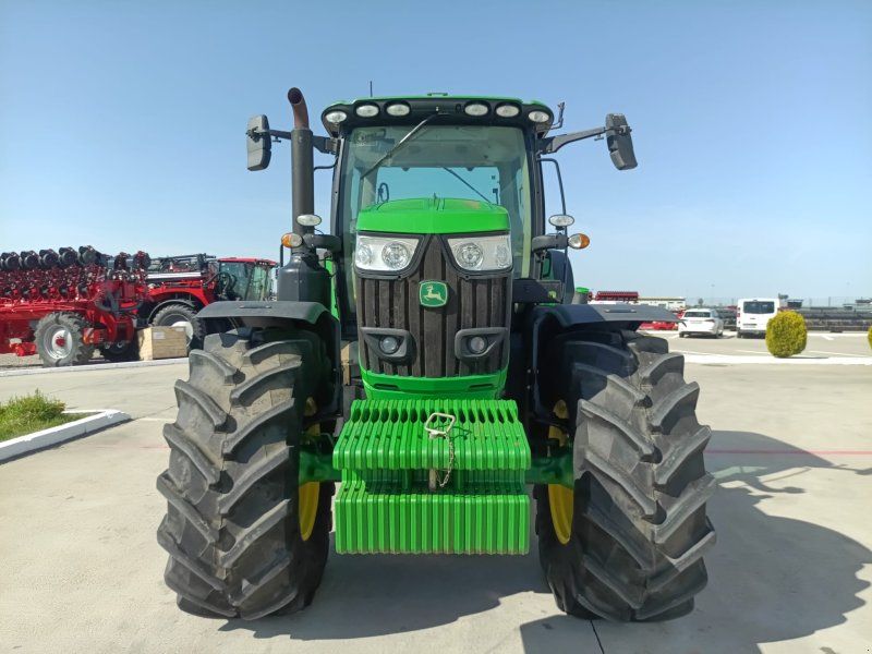 John Deere 6215R