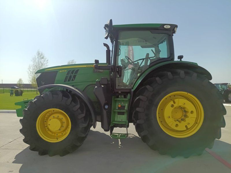 John Deere 6215R