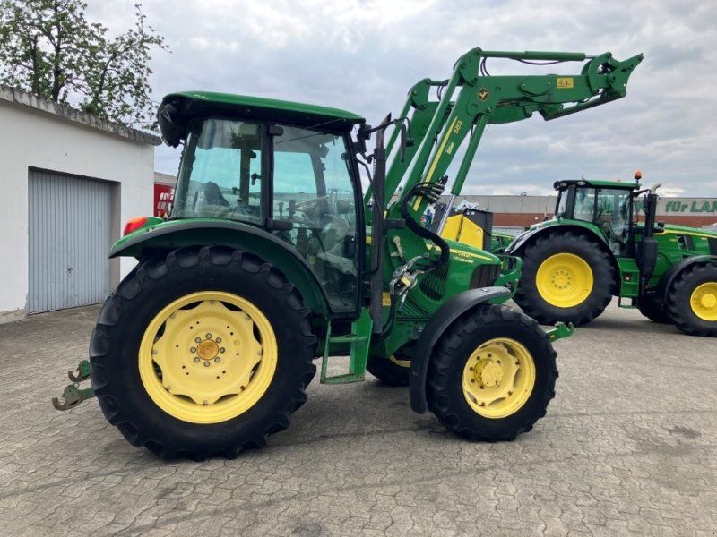 John Deere 5820