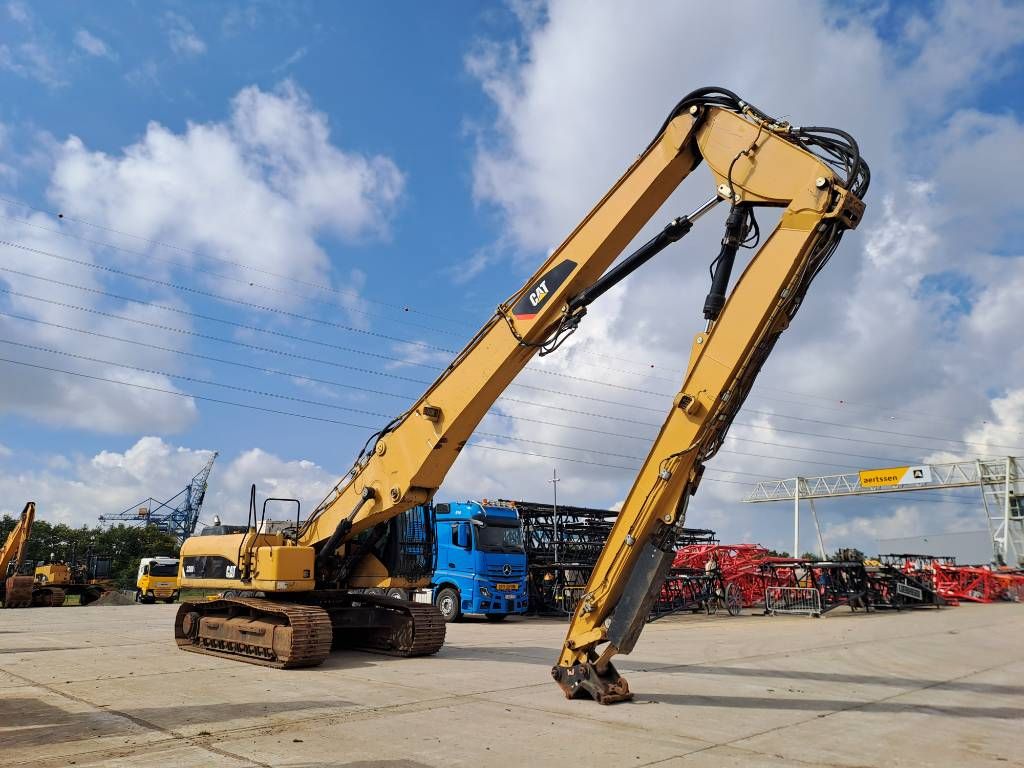 CAT 330DL UHD (21m UHD + standard boom)