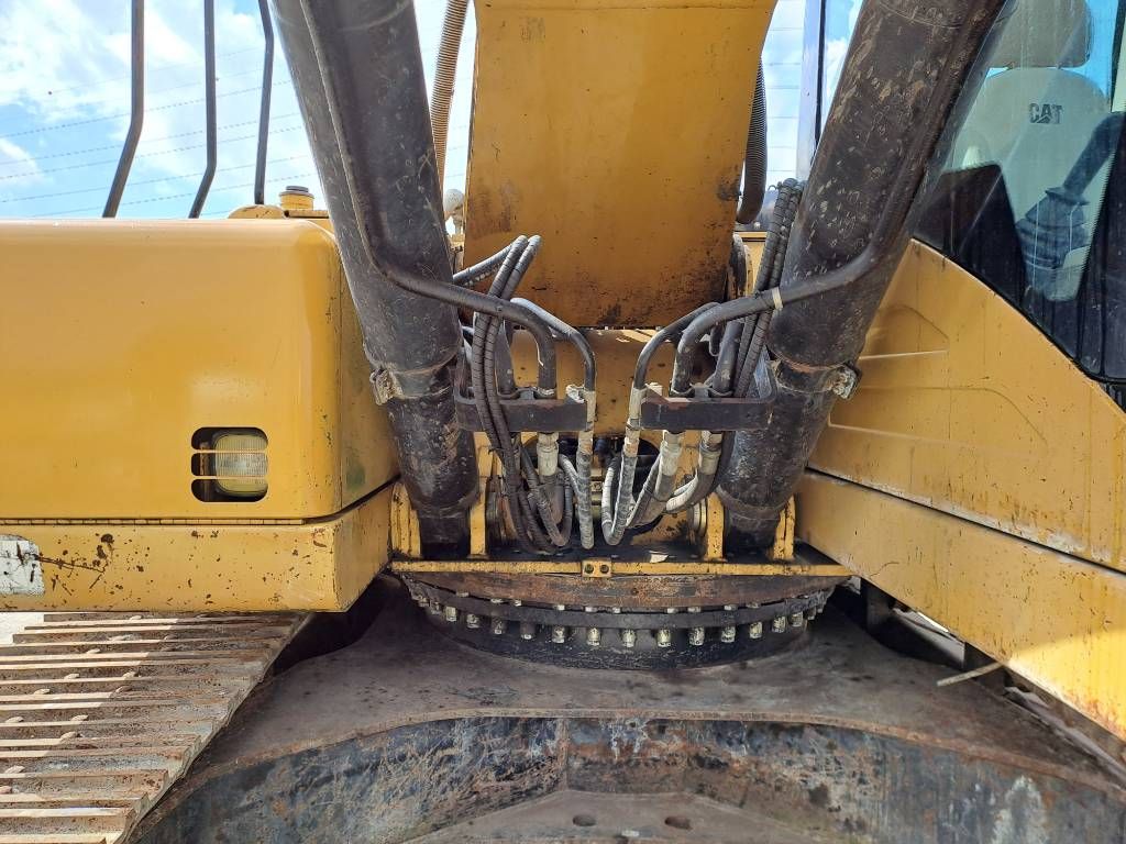 CAT 330DL UHD (21m UHD + standard boom)