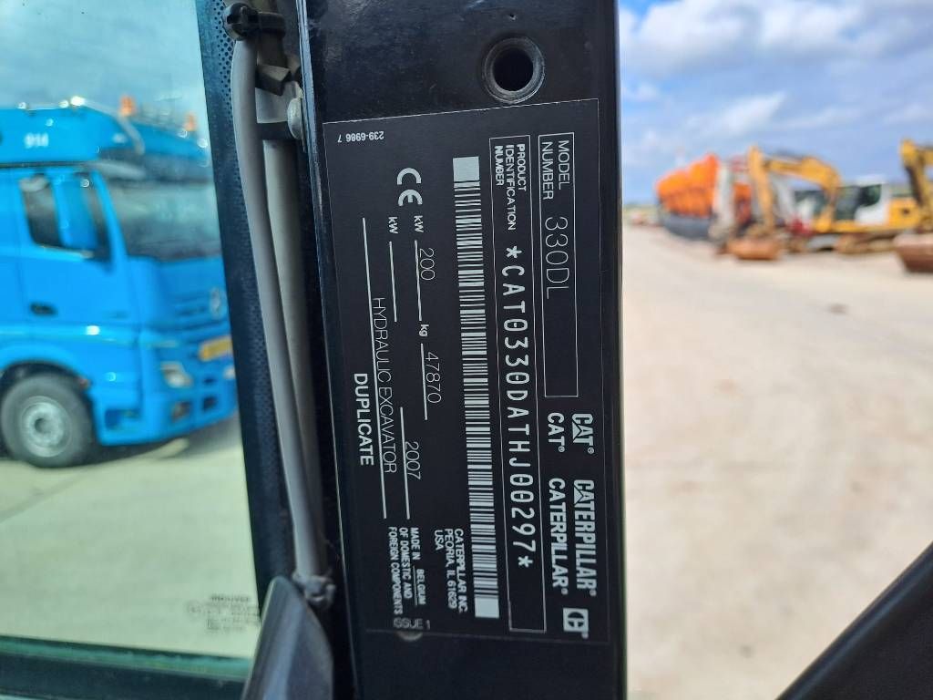 CAT 330DL UHD (21m UHD + standard boom)