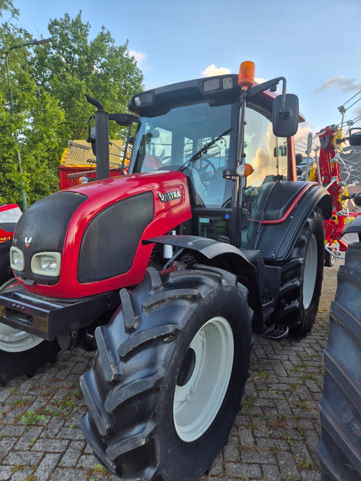 Valtra N82 , geheel nagezien