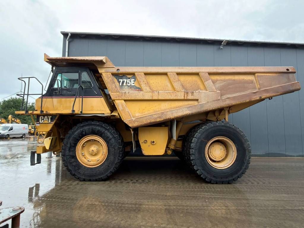 CAT 775E