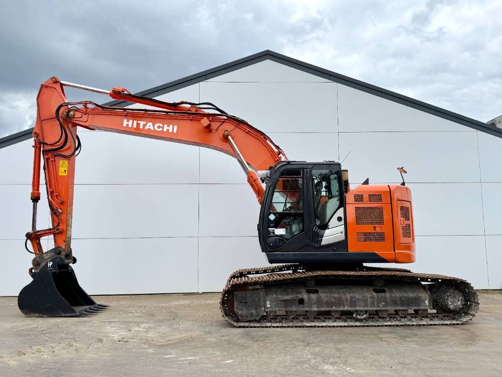 Hitachi ZX 225 US LC-5 B - Automatic Greasing / Camera