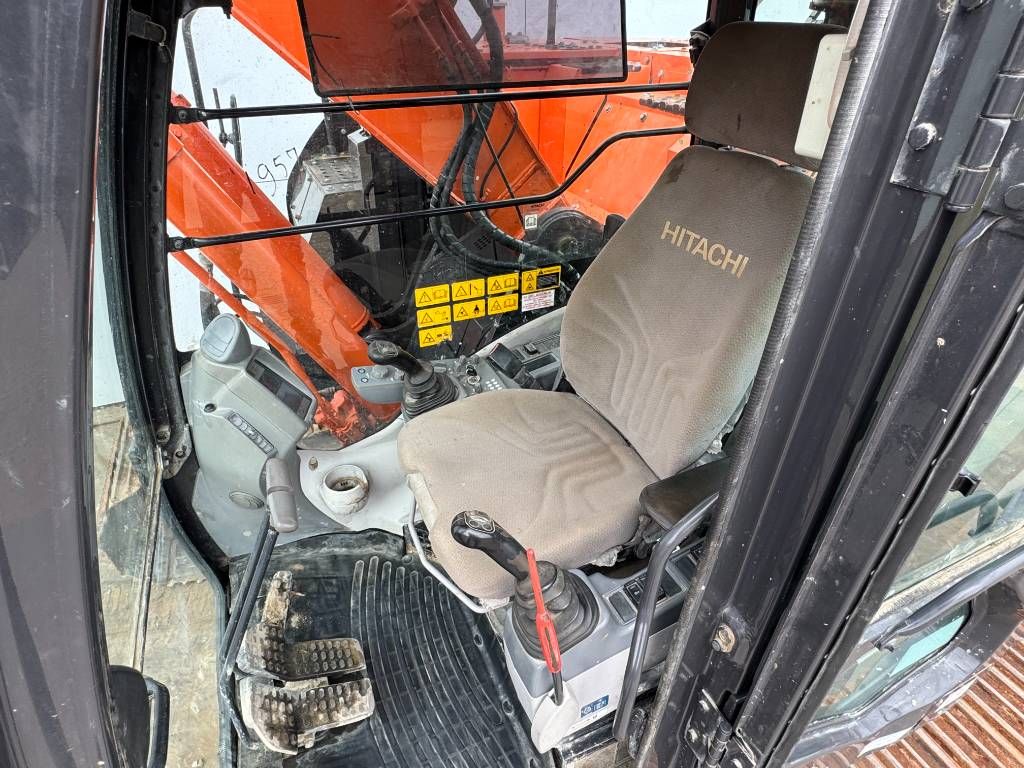 Hitachi ZX 225 US LC-5 B - Automatic Greasing / Camera