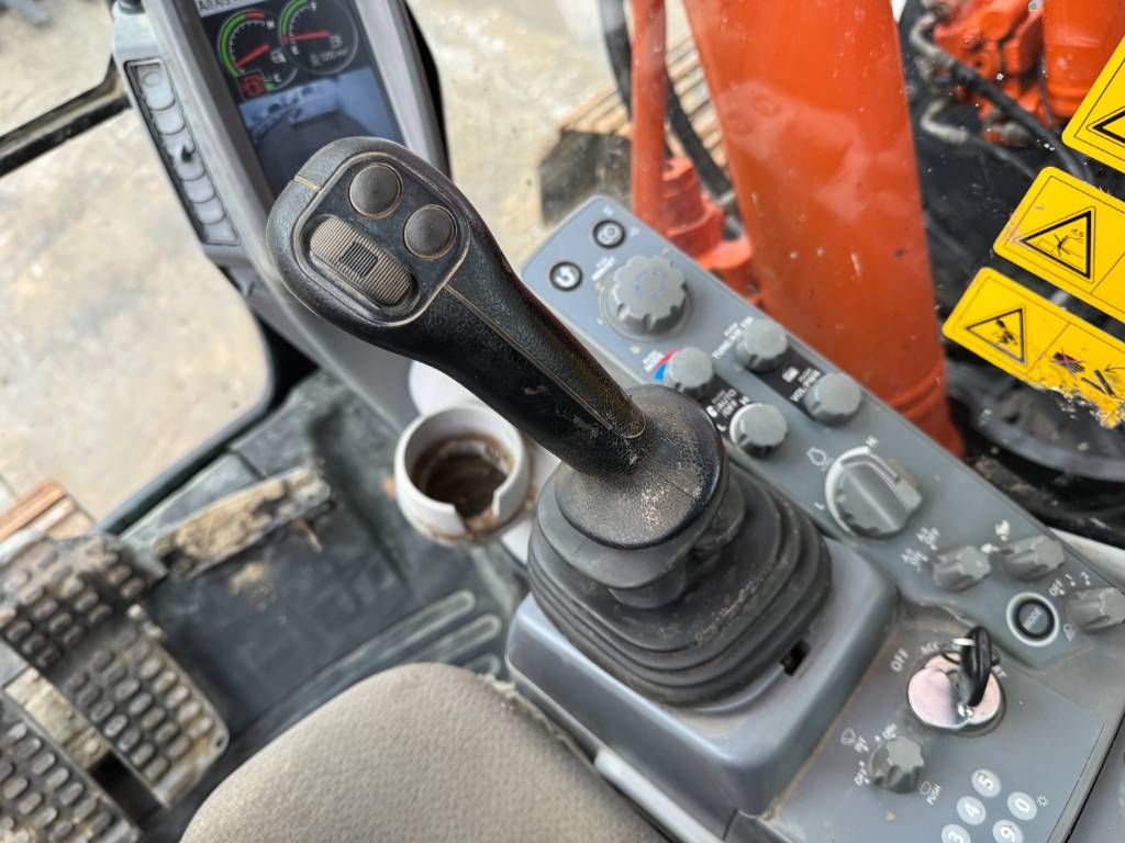 Hitachi ZX 225 US LC-5 B - Automatic Greasing / Camera